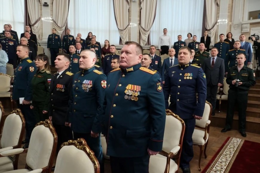 Губернатор Травников поздравил новосибирцев с Днем защитника Отечества Губернатор Травников поздравил новосибирцев с Днем защитника Отечества