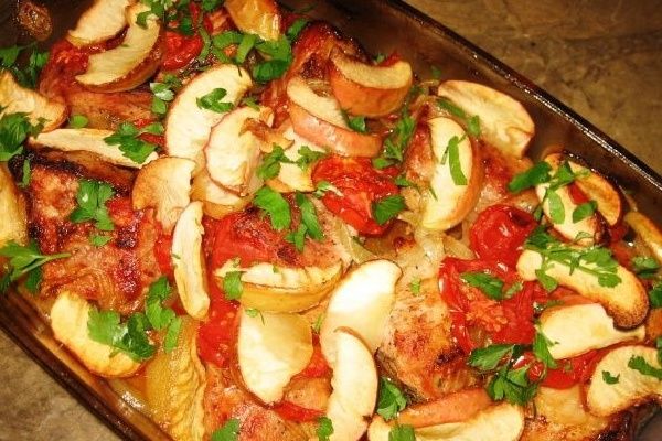 Мясо по-немецки: кулинарный шедевр с яблоками и вином