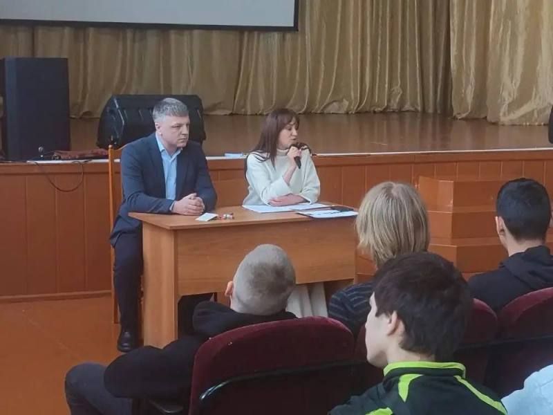 В Новосибирске сотрудник полиции провела для студентов лекцию по профилактике экстремизма Сотрудник Центра «Э» ГУ МВД России по Новосибирской области капитан полиции Инна Прощенко совместно с руководителем Координационного...