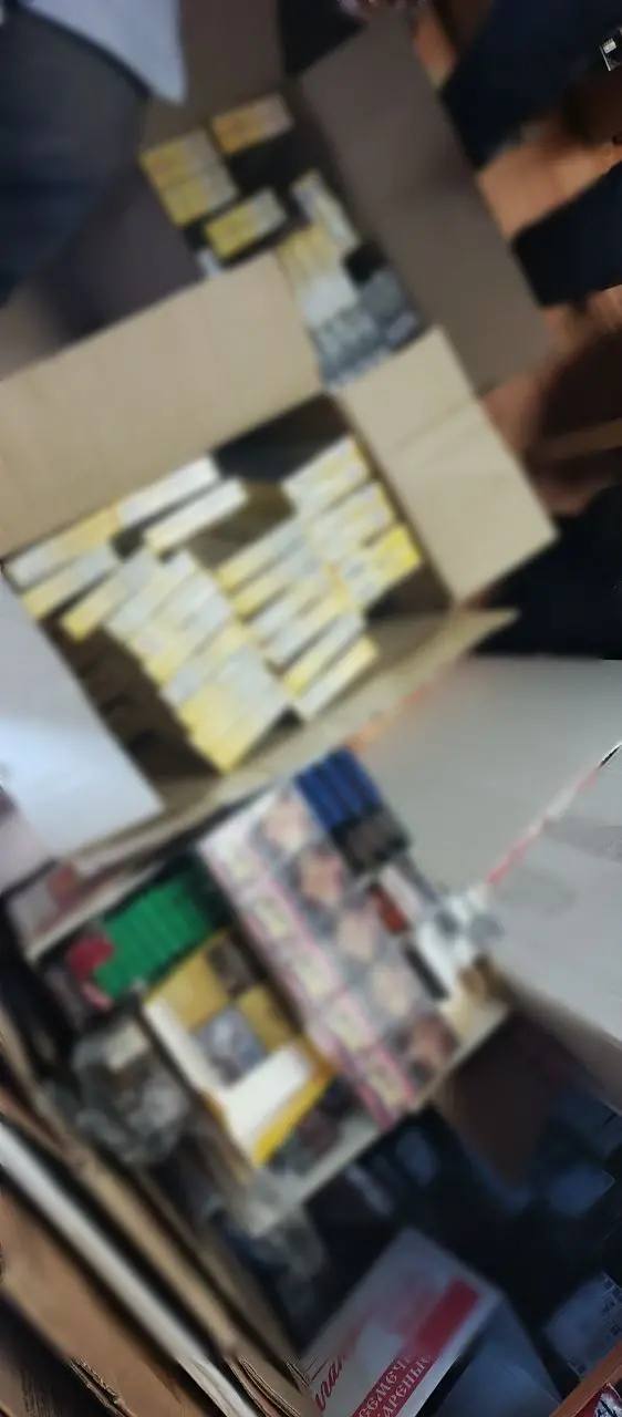 В НОВОСИБИРСКЕ ПОЛИЦЕЙСКИЕ ПРЕСЕКЛИ РЕАЛИЗАЦИЮ КОНТРАФАКТНОЙ ТАБАЧНОЙ ПРОДУКЦИИ