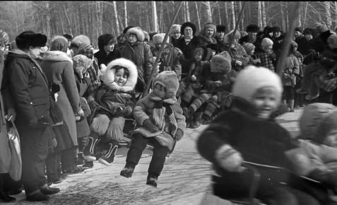 Праздник запрещали, но блины всё равно пекли: как в Новосибирске отмечали Масленицу в советские годы