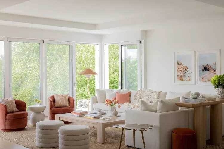 Окна без штор: сознательный шаг к светлому интерьеру