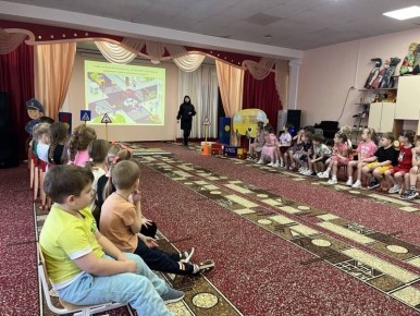 В Новосибирской области сотрудники Госавтоинспекции провели профилактическую игру с воспитанниками детского В Новосибирской области в целях привития детям навыков безопасного поведения на дороге сотрудники Барабинской...