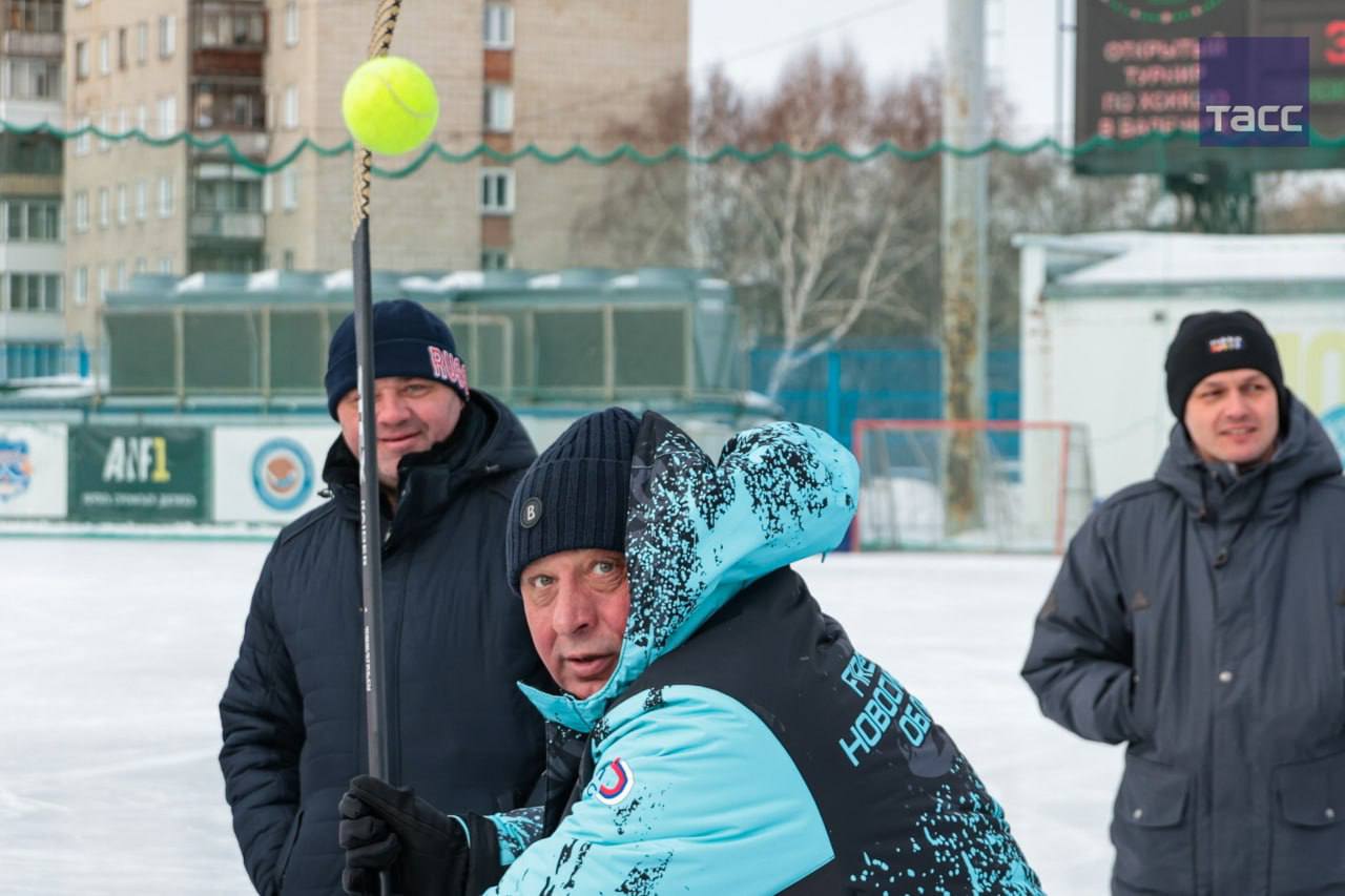 Впервые за пять лет в Новосибирске состоялся турнир по хоккею на валенках Впервые за пять лет в Новосибирске состоялся турнир по хоккею на валенках