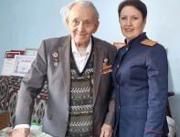 Сотрудники Следственного управления по Новосибирской области поздравили ветерана Великой Отечественной войны с Днем защитника Отечества