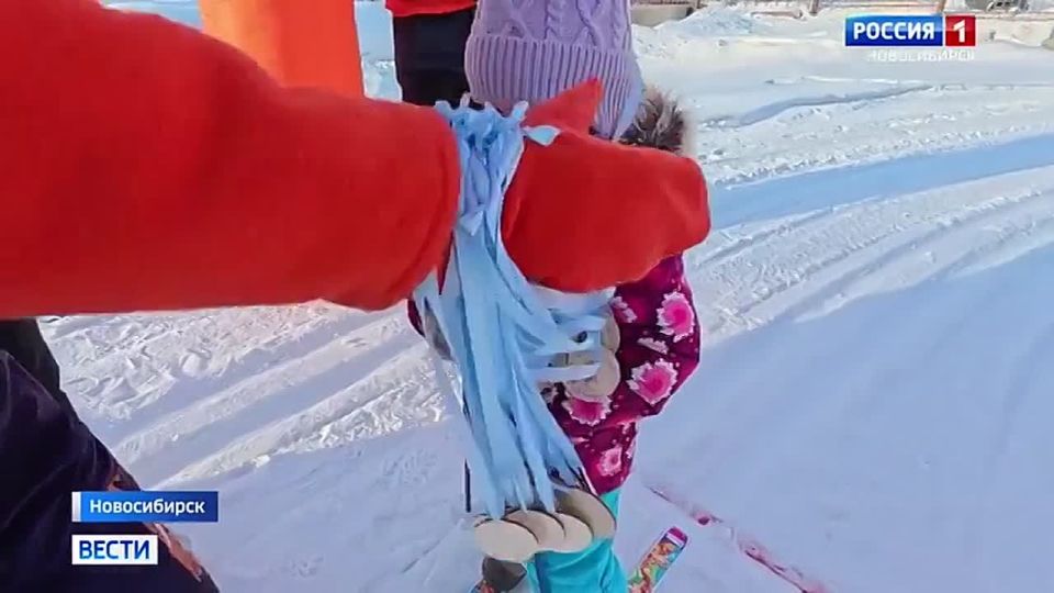 Малыши на лыжах. В Новосибирске прошли детские старты «Лыжня малышам», посвящённые Дню защитника Отечества