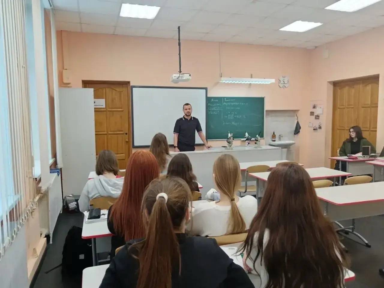 Сотрудники полиции провели для школьников Мошковского района «Единый день профилактики» Сотрудники полиции провели для школьников Мошковского района «Единый день профилактики»