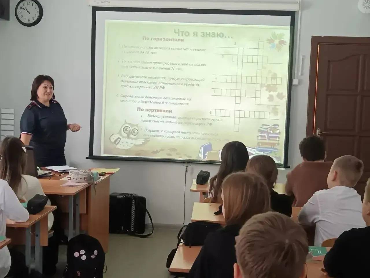 Сотрудники полиции провели для школьников Мошковского района «Единый день профилактики» Сотрудники полиции провели для школьников Мошковского района «Единый день профилактики»