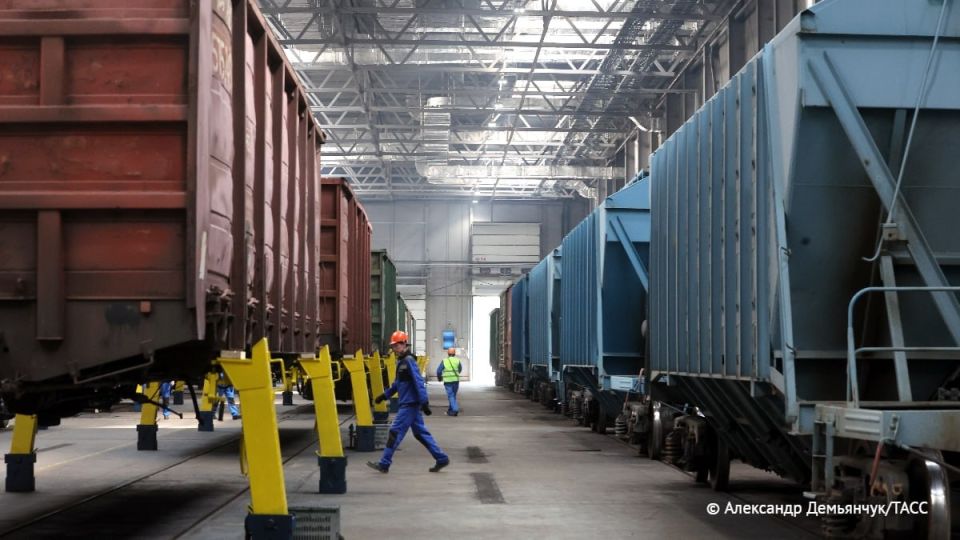 Один из первых резидентов особой экономической зоны (ОЭЗ) «Новосибирск» — компания «Ремтерминал» — завершила первый этап создания вагоноремонтного комплекса, сообщили в министерстве экономического развития региона