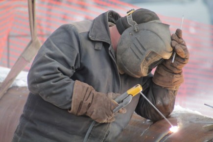 Места зимних ремонтов труб в Новосибирске полностью благоустроят в июне