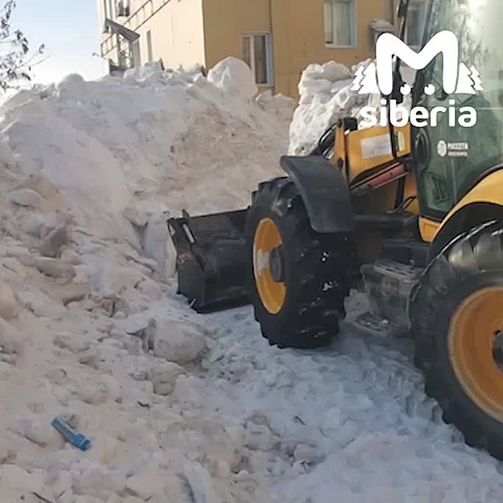 Энергетики из-за сугробов не могут добраться до мест аварий в Новосибирске