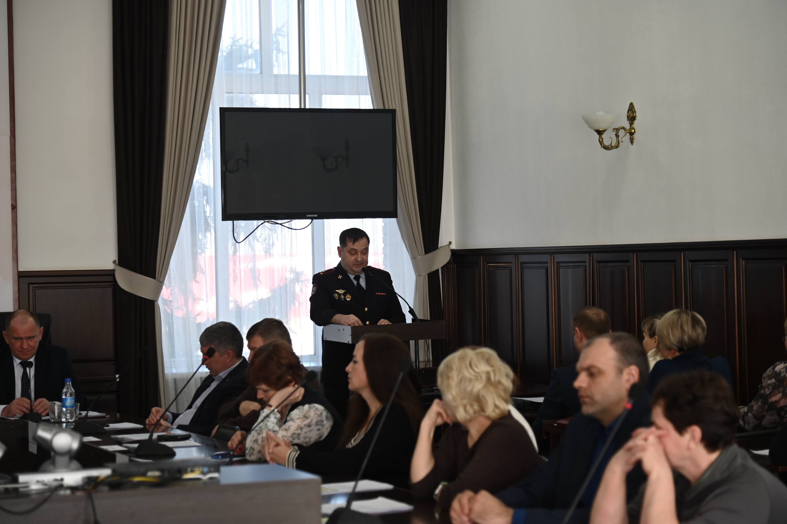 Начальник МО МВД России «Карасукский» Александр Сукманов выступил с отчетом о результатах работы за 2025 год на 16-й сессии Совета депутатов Карасукского муниципального округа Начальник МО МВД России «Карасукский» Александр Сукманов выступил с отчетом о результатах работы за 2025 год на 16-й сессии Совета депутатов Карасукского муниципального округа