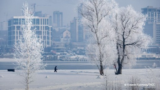 В Сибири из-за аномальных 40-градусных морозов отменяют мероприятия и занятия в школах
