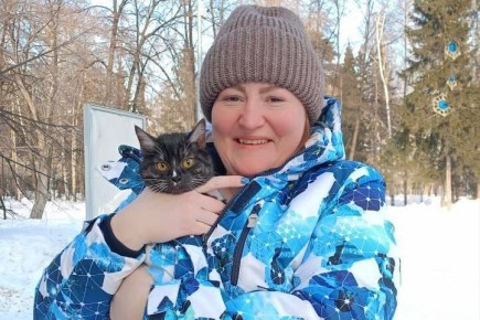 Разобрали сцену, мяукали с телефона: пять часов спасали блудную кошку в Центральном парке