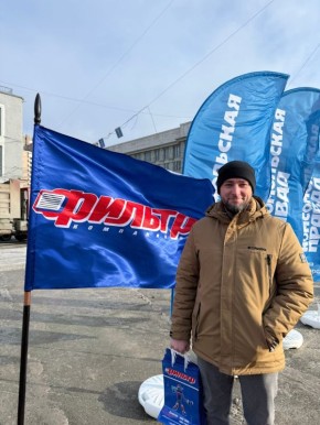 В преддверии Дня защитника Отечества «Комсомольская правда» в Новосибирске дарила автомобилистам на площади Ленина хорошее настроение