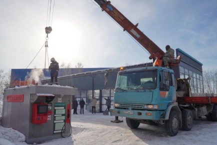 Нелегальную автозаправку эвакуировали с улицы Ударной в Новосибирске