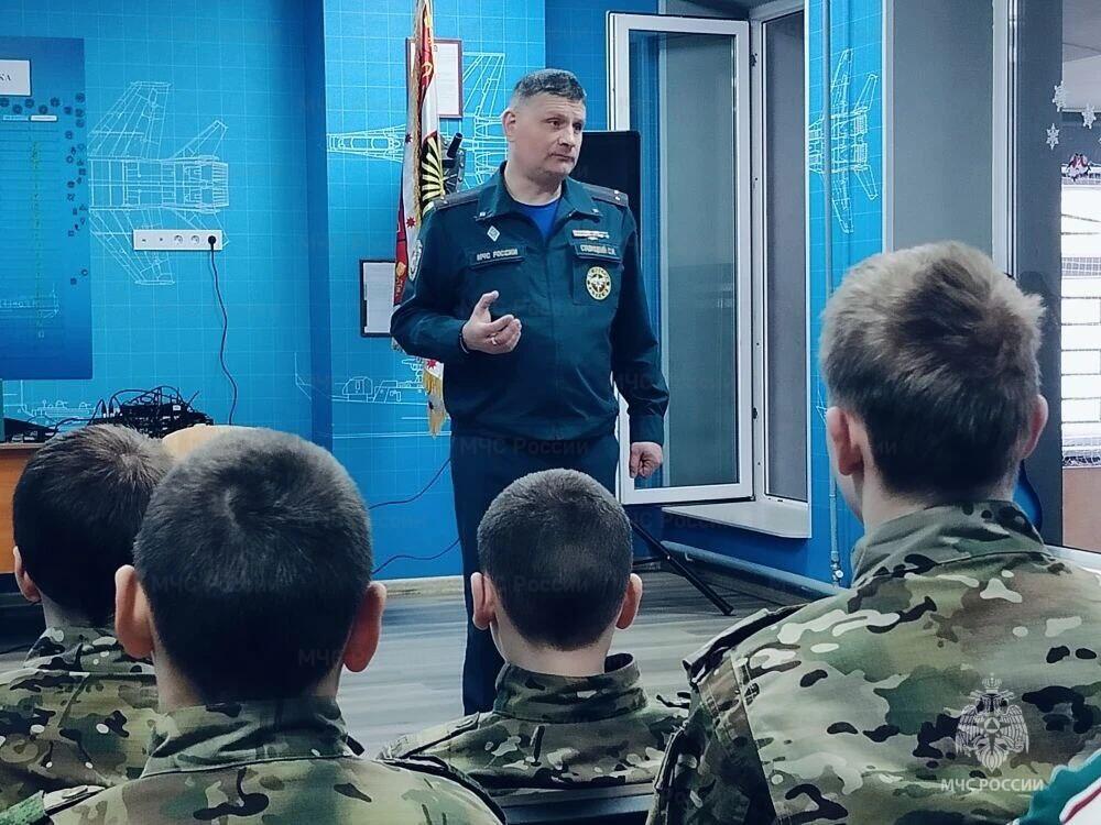 Воспитанники центра «Ориентир» познакомились с профессией спасателя на встрече с артистами ансамбля Главного управления МЧС России по Новосибирской области Воспитанники центра «Ориентир» познакомились с профессией спасателя на встрече с артистами ансамбля Главного управления МЧС России по Новосибирской области