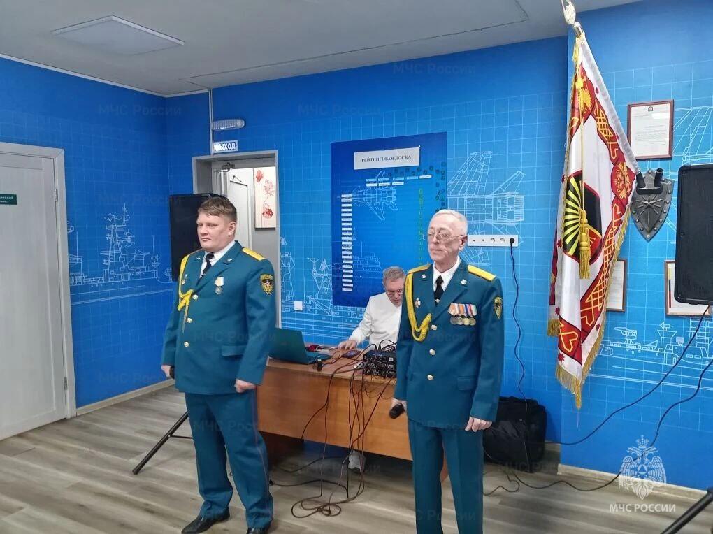 Воспитанники центра «Ориентир» познакомились с профессией спасателя на встрече с артистами ансамбля Главного управления МЧС России по Новосибирской области Воспитанники центра «Ориентир» познакомились с профессией спасателя на встрече с артистами ансамбля Главного управления МЧС России по Новосибирской области