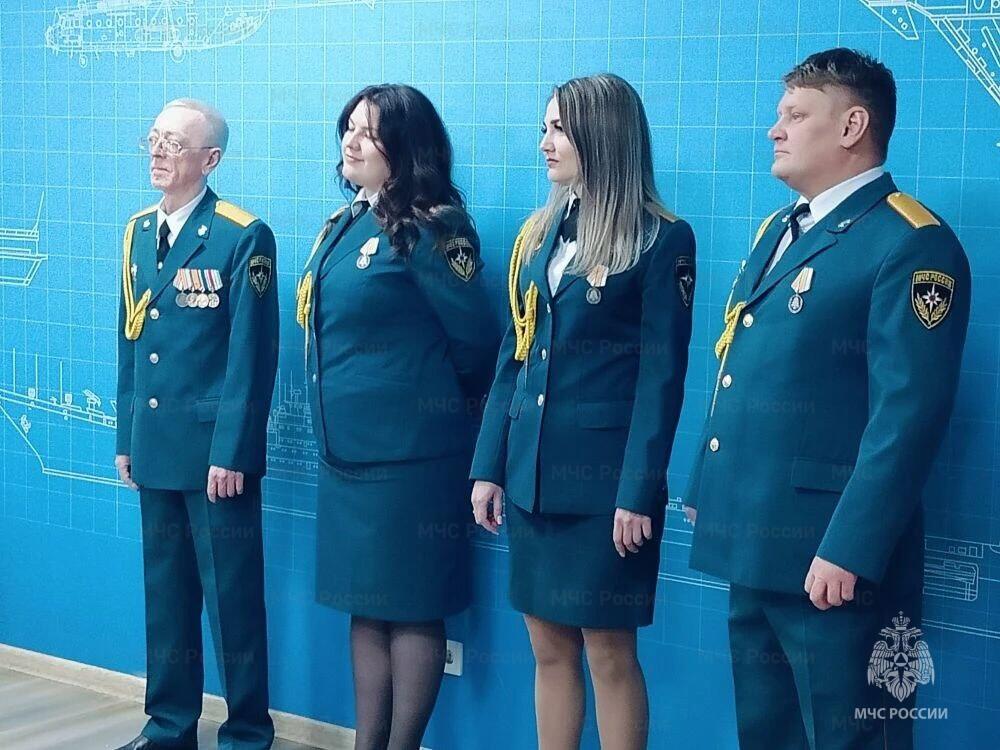 Воспитанники центра «Ориентир» познакомились с профессией спасателя на встрече с артистами ансамбля Главного управления МЧС России по Новосибирской области Воспитанники центра «Ориентир» познакомились с профессией спасателя на встрече с артистами ансамбля Главного управления МЧС России по Новосибирской области