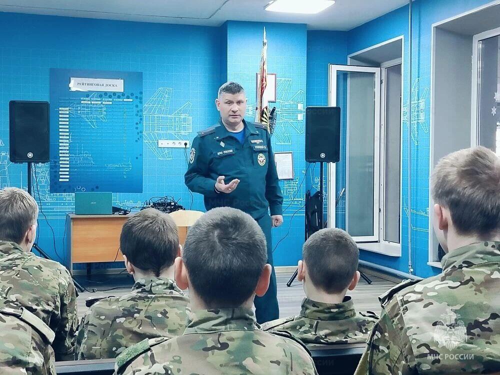 Воспитанники центра «Ориентир» познакомились с профессией спасателя на встрече с артистами ансамбля Главного управления МЧС России по Новосибирской области Воспитанники центра «Ориентир» познакомились с профессией спасателя на встрече с артистами ансамбля Главного управления МЧС России по Новосибирской области