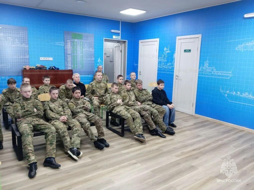 Воспитанники центра «Ориентир» познакомились с профессией спасателя на встрече с артистами ансамбля Главного управления МЧС России по Новосибирской области Воспитанники центра «Ориентир» познакомились с профессией спасателя на встрече с артистами ансамбля Главного управления МЧС России по Новосибирской области