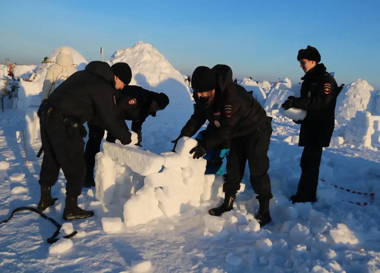 Ирина Волк: #ИсториясГеографией. В Новосибирске, на берегу Обского моря, состоялся фестиваль «Иглу-2026: Город эскимосов», где профессиональные команды и группы друзей, семьи соревновались в постройке самого большого по... Ирина Волк: #ИсториясГеографией. В Новосибирске, на берегу Обского моря, состоялся фестиваль «Иглу-2026: Город эскимосов», где профессиональные команды и группы друзей, семьи соревновались в постройке самого большого по...