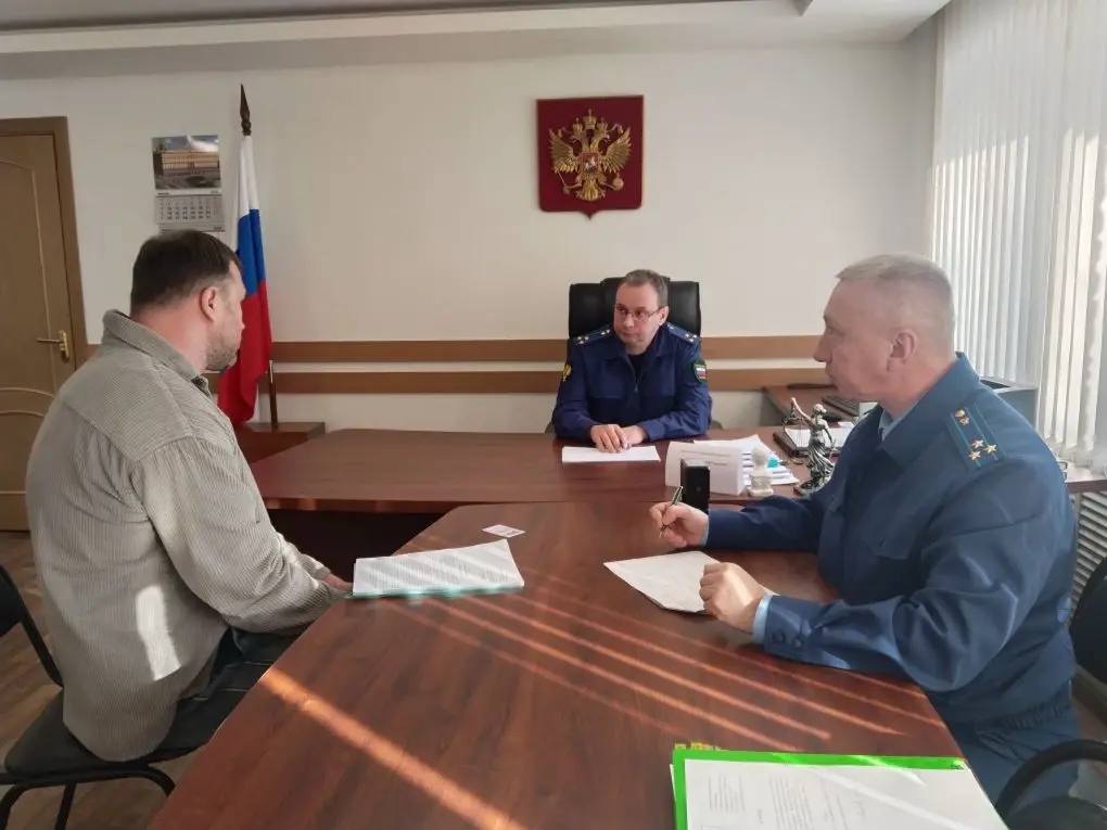 Заместитель прокурора Новосибирской области Виталий Дымолазов провел личный прием в прокуратуре Кировского района г. Новосибирска Заместитель прокурора Новосибирской области Виталий Дымолазов провел личный прием в прокуратуре Кировского района г. Новосибирска