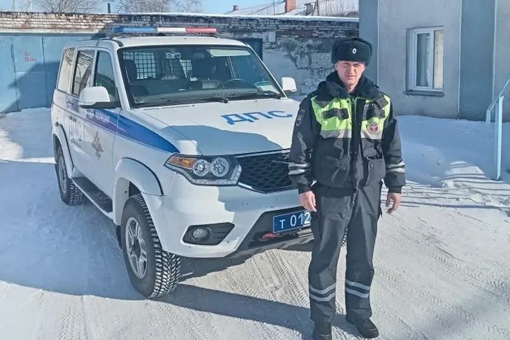 Капитан Габидулин спас человека из горящего дома в Новосибирской области