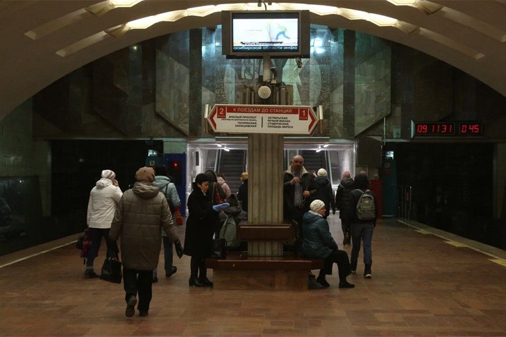 Новосибирцы стали в два раза чаще улыбаться в метро