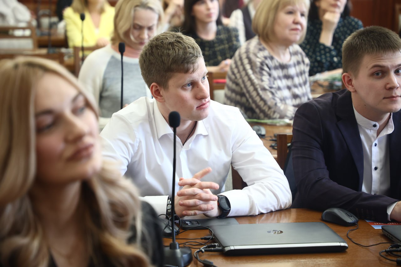 40 педагогов и руководителей образовательных учреждений стали победителями городского конкурса на получение бюджетного образовательного сертификата 40 педагогов и руководителей образовательных учреждений стали победителями городского конкурса на получение бюджетного образовательного сертификата