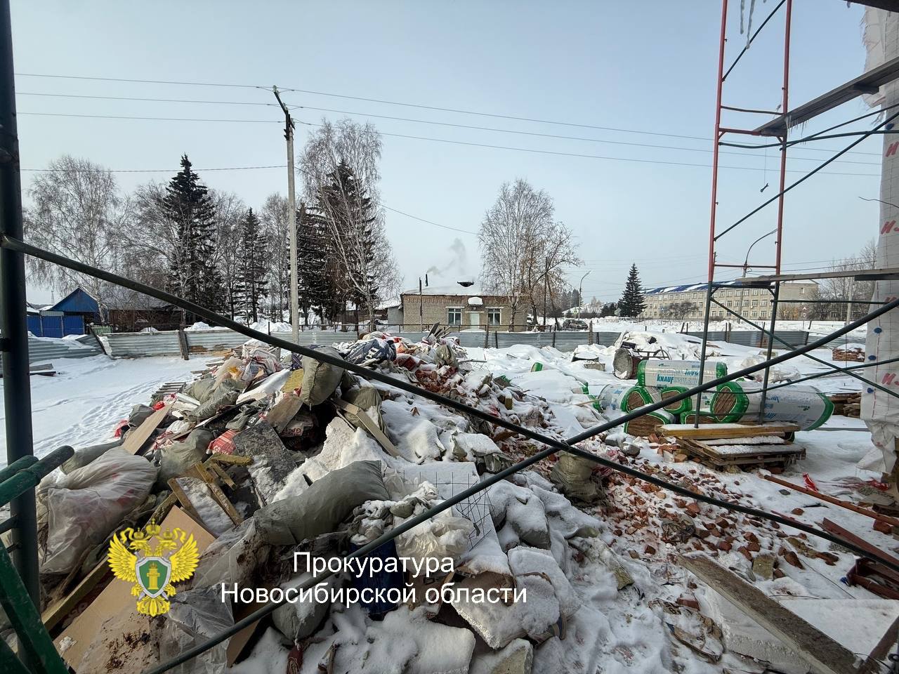 Сегодня прокурор области Александр Бучман проверил ход строительства здания физкультурно-оздоровительного комплекса в с. Северное, которое возводится с 2024 года в рамках государственной программы «Развитие физической... Сегодня прокурор области Александр Бучман проверил ход строительства здания физкультурно-оздоровительного комплекса в с. Северное, которое возводится с 2024 года в рамках государственной программы «Развитие физической...