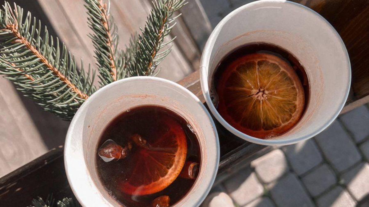 Теплые зимние напитки: сбитень, пунш и грог для уютного вечера