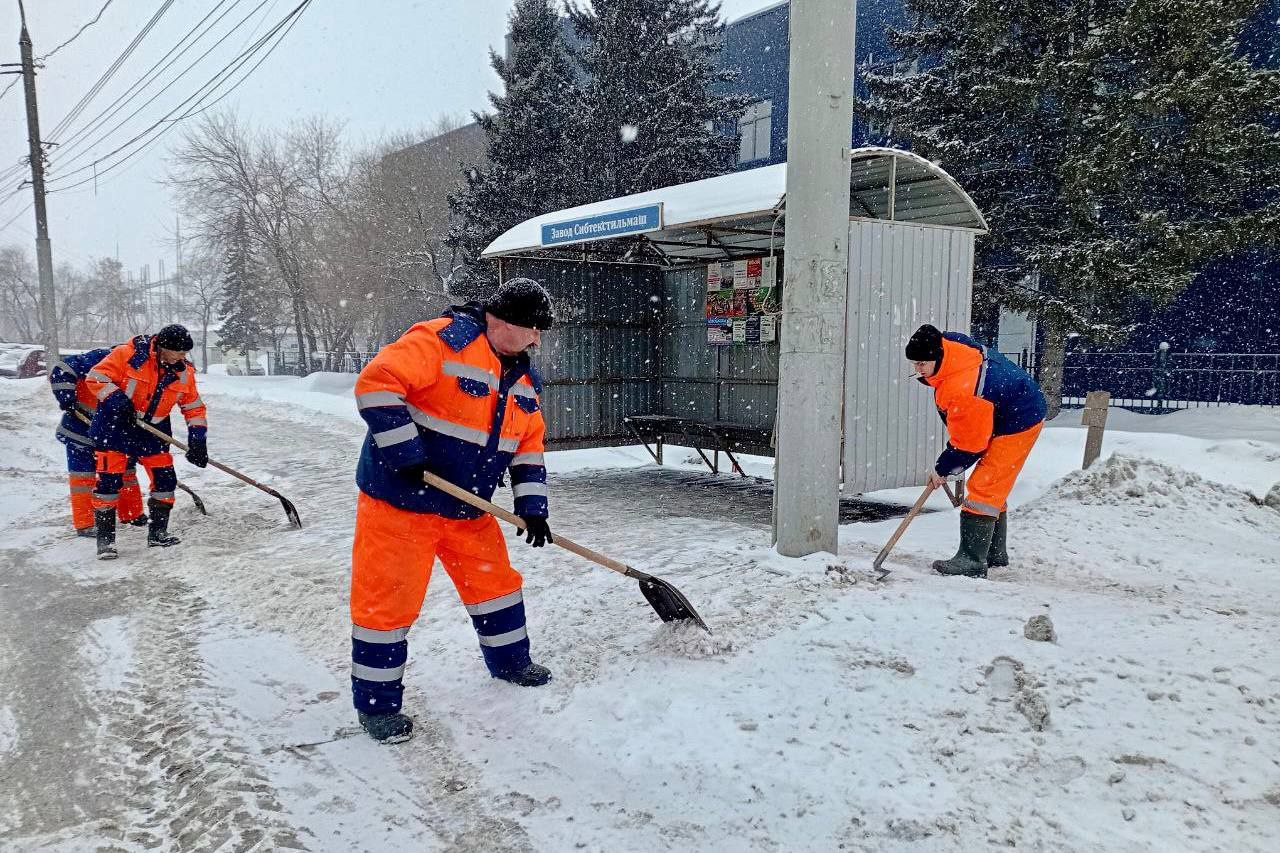 Максим Кудрявцев: Продлены смены дорожных служб для оперативной уборки снега из-за метели и пурги Максим Кудрявцев: Продлены смены дорожных служб для оперативной уборки снега из-за метели и пурги