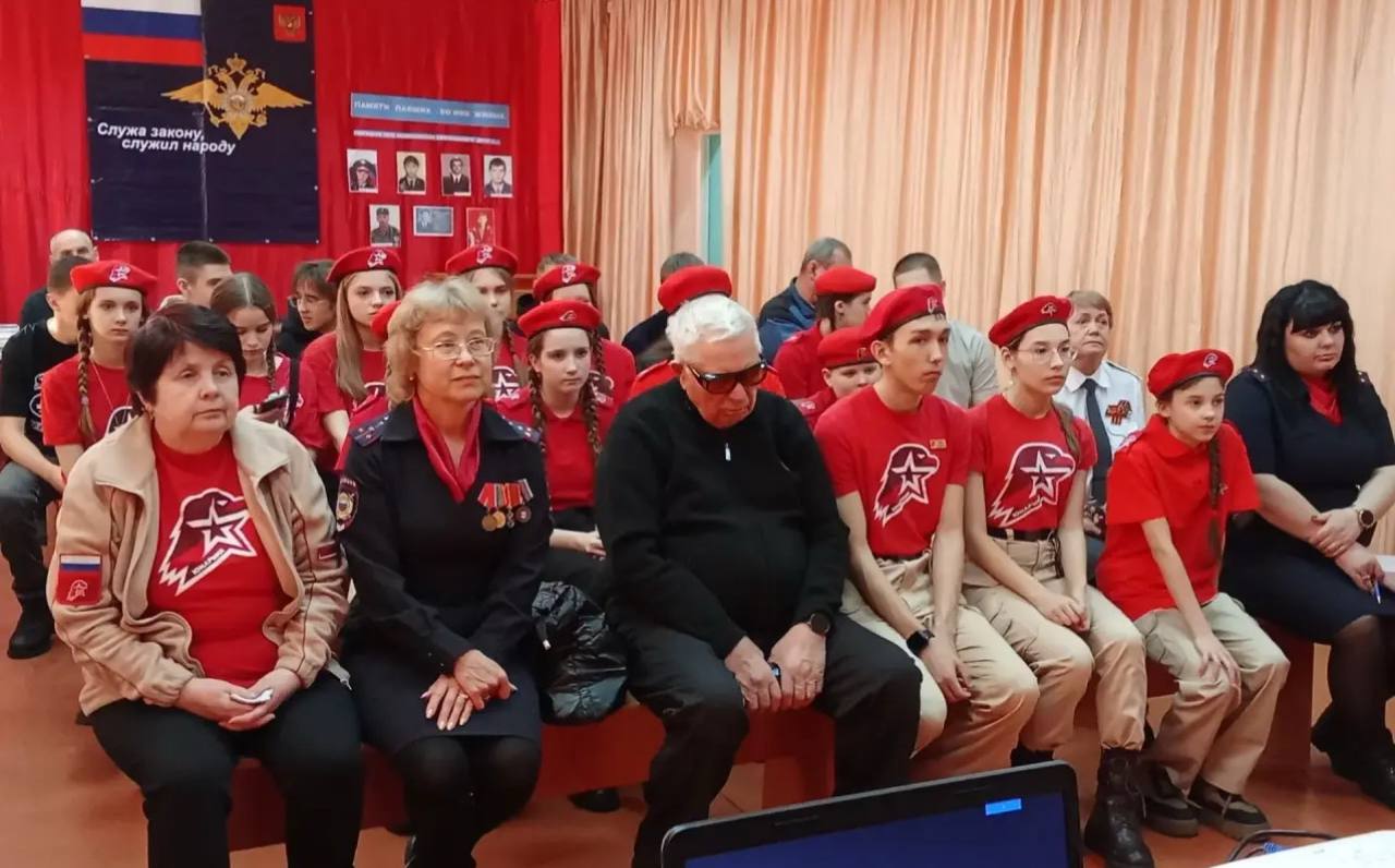 В Братске транспортные полицейские приняли участие в торжественном открытии выставки, посвященной Совету ветеранов ОВД Братского района «Служа закону, служили народу» В Братске транспортные полицейские приняли участие в торжественном открытии выставки, посвященной Совету ветеранов ОВД Братского района «Служа закону, служили народу»