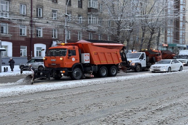Выезды из Новосибирска перемело снегом во время ночного бурана