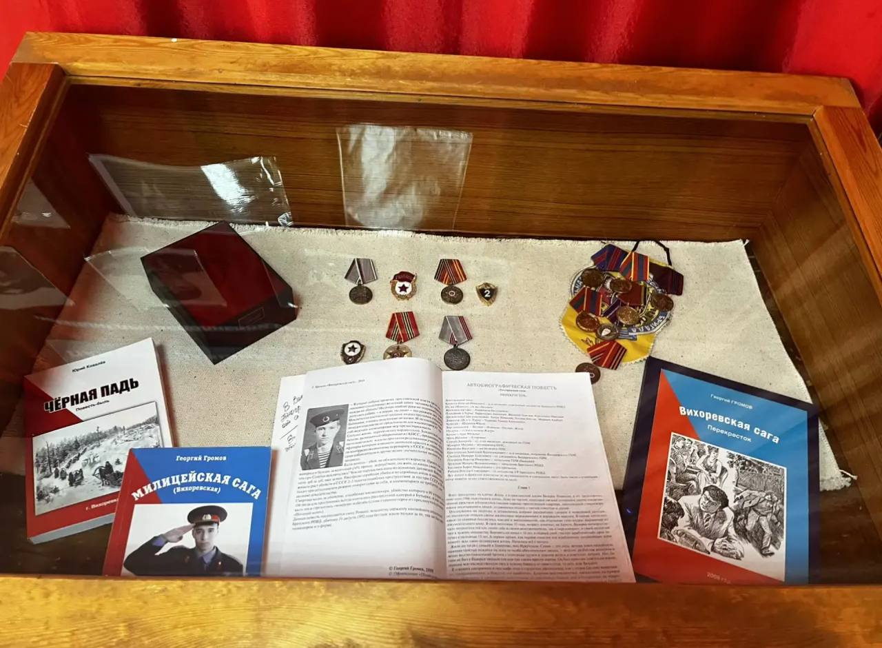 В Братске транспортные полицейские приняли участие в торжественном открытии выставки, посвященной Совету ветеранов ОВД Братского района «Служа закону, служили народу»