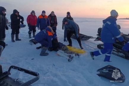 Осторожно, лёд! В Новосибирском водохранилище спасли двух рыбаков