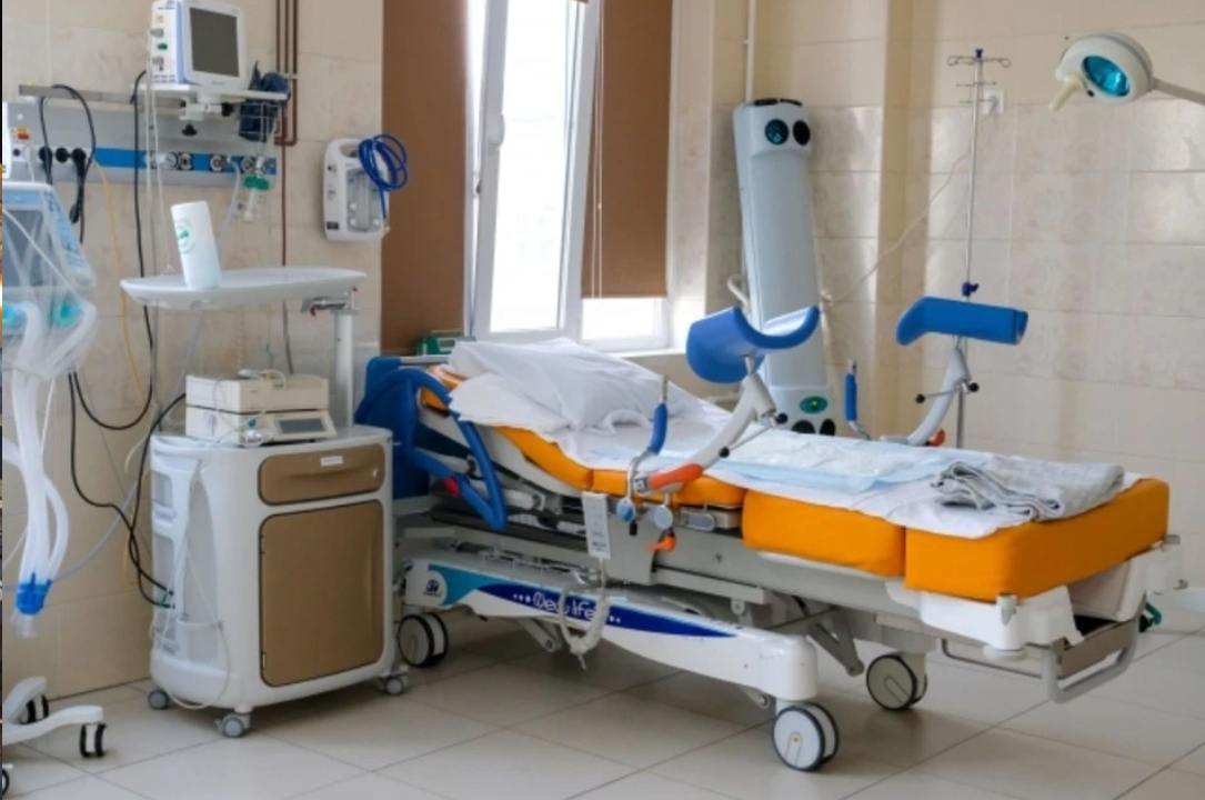 «Повредила иглой сердце и вену»: в Новосибирске завотделением роддома судят за смерть роженицы