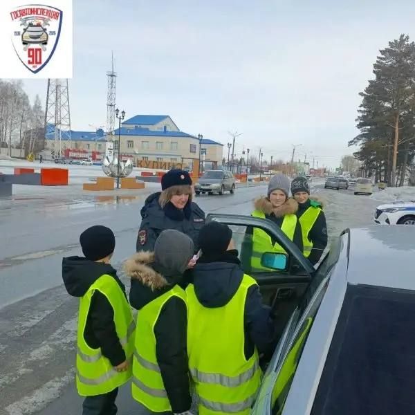 Отряд ЮИД «Светофорчики» школы - интернат №1 и сотрудники Госавтоинспекции Купинского района присоединились к акции «Ребенок – главный пассажир»