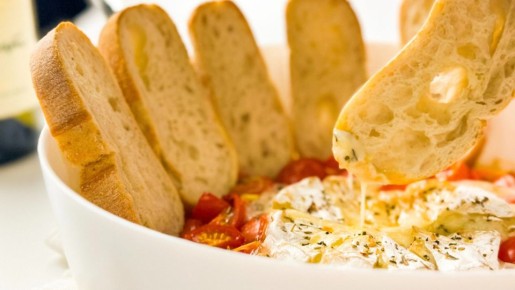 Ресторанные ожидания за копейки: запеченные томаты с камамбером на вашем столе