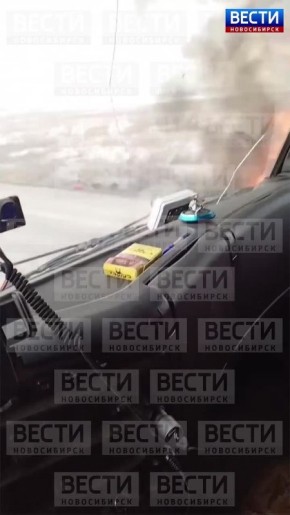 Грузовик в огне. На трассе в Новосибирской области недалеко от посёлка Койниха загорелся грузовик