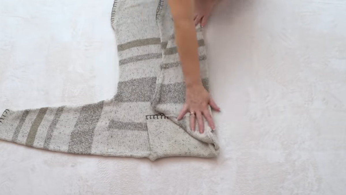 Как компактно складывать кофты: лучшие методы для хранения в шкафу