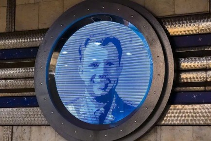 ������� ������� � ������������ 65-����� ������ ��������