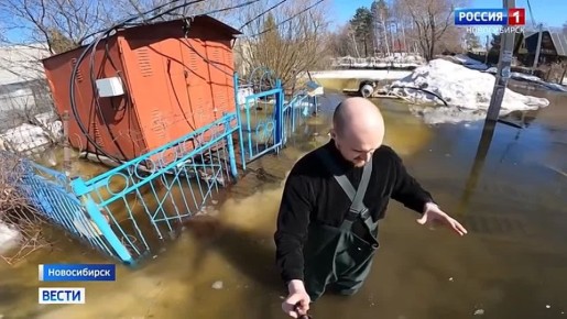 Высокое напряжение. Из-за подтопления электрическая подстанция частично оказалась под водой в СНТ «Метростроитель» в Первомайском районе Новосибирска