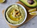 Средиземноморский хумус: с нежностью авокадо и оливками в каждой ложке
