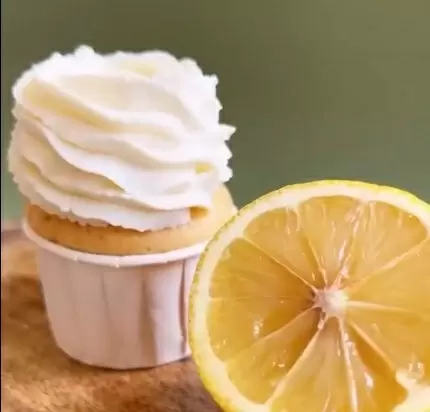 Нежные лимонные капкейки: яркий вкус и аромат в каждом укусе