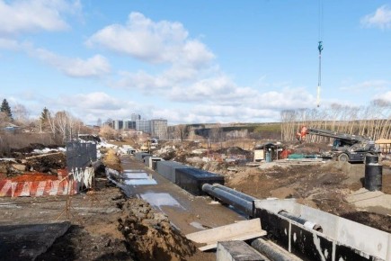 СГК строит теплосети на берегу реки Иня