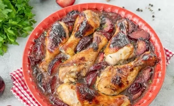 Куриные голени со сливами: восхитительное сочетание для любого стола