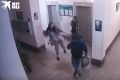 «Облила пивом коляску, выломала дверь»: в Новосибирске скандальная соседка изводит жильцов многоэтажки