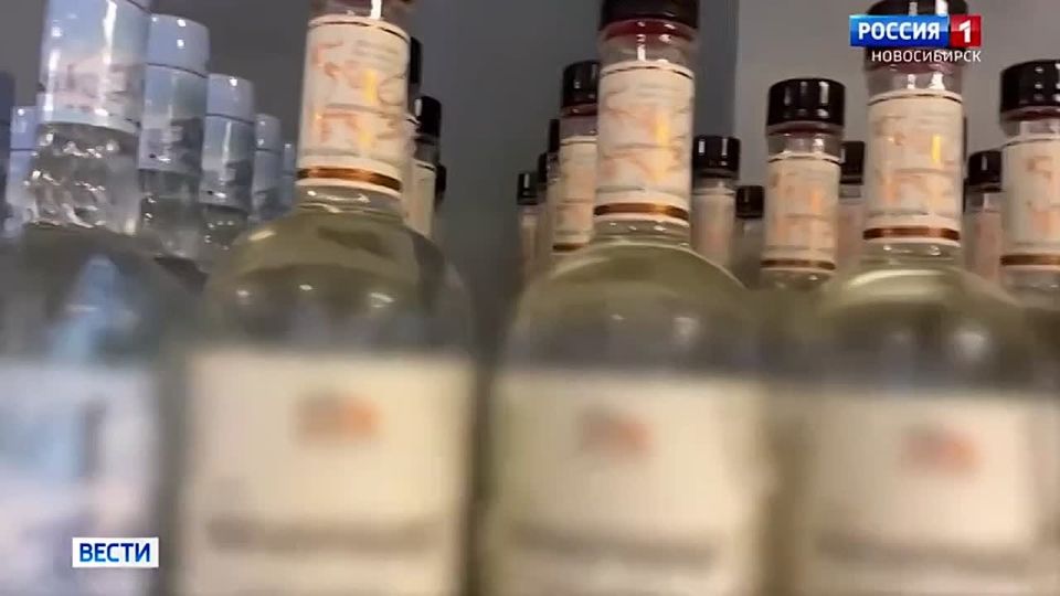 Алкоголь вне закона. Крупную партию контрафактного алкоголя изъяли сотрудники полиции при силовой поддержке Росгвардии в Кировском районе Новосибирска